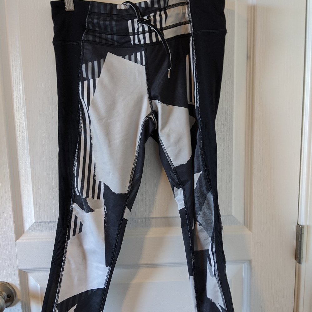 Lucy Black and White 7/8 Legging